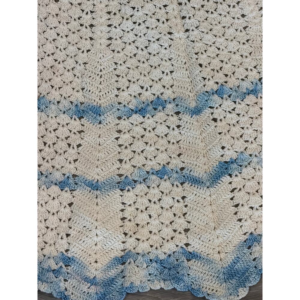 Vintage crocheted children’s apron cream and blue - Picture 2 of 3